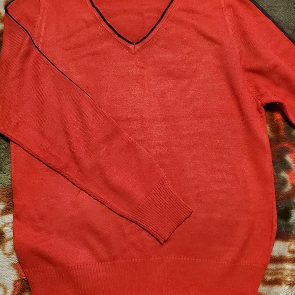 2 /$40Beautiful Cashmere full sleeves sweater. - Picture 7 of 7